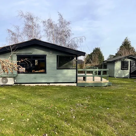 Cosy Little Summer House بيت للعطل
